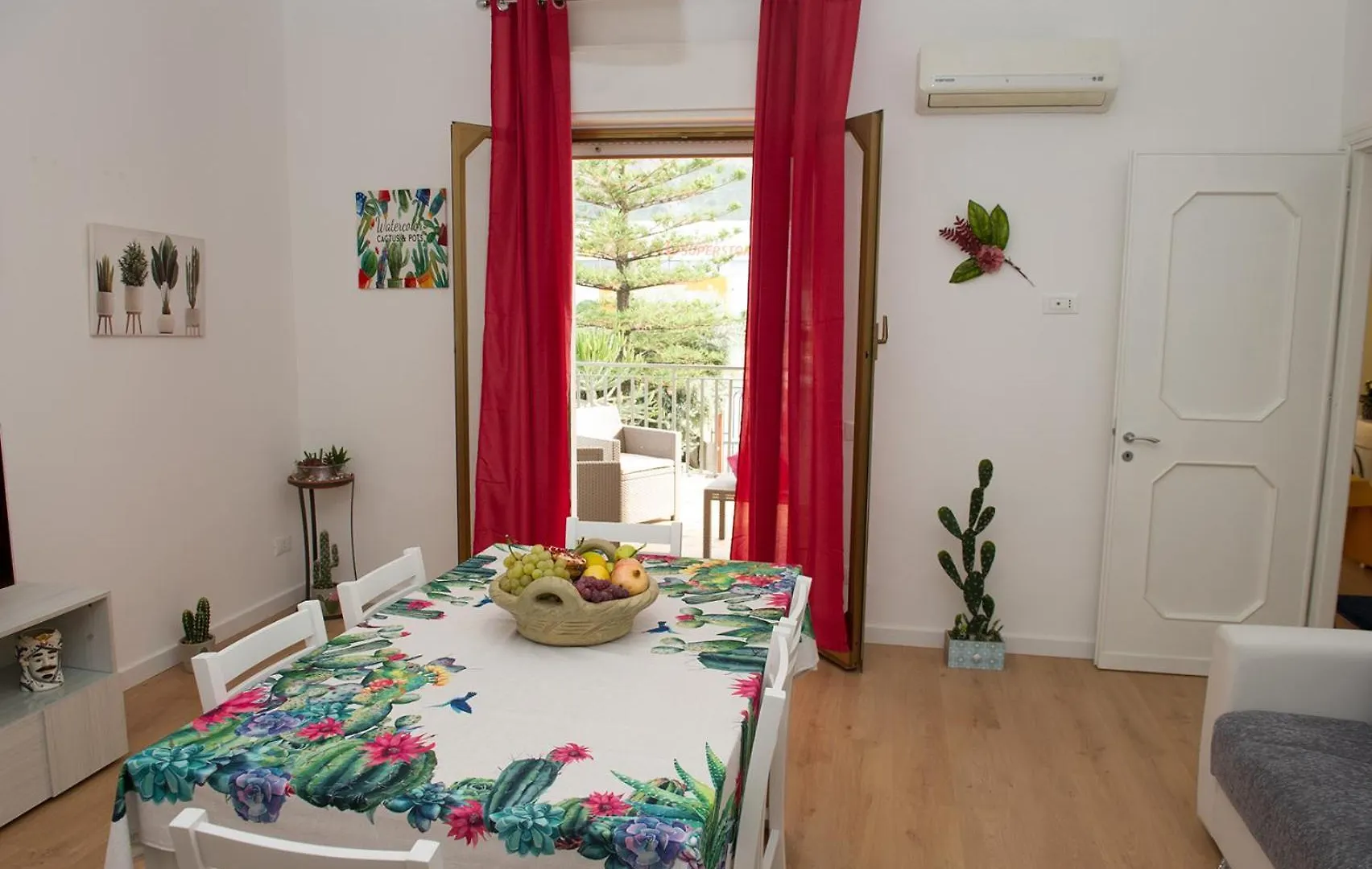 Holiday home Casa Vacanze Ines Carini