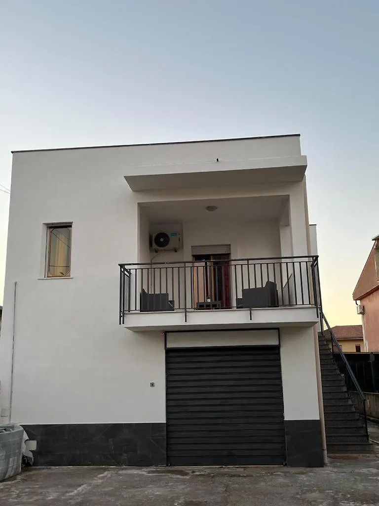 Holiday home Casa Vacanze Ines Carini