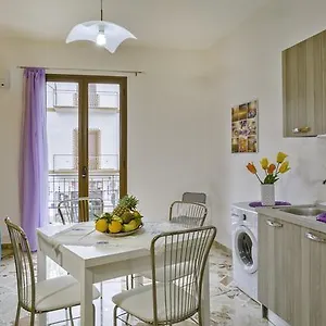 Casa vacanze Arricàmpati Family Apartment&rooms, Carini